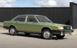 Audi 100 1976 года (UK)